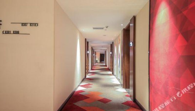 Reception - Borman Hotel (Wuhan Wusheng Road Metro Station Capital Plaza)