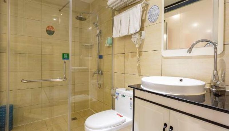Zimmer - Wuhan Happy Green Hotel (Tieji Road Subway Station Store)