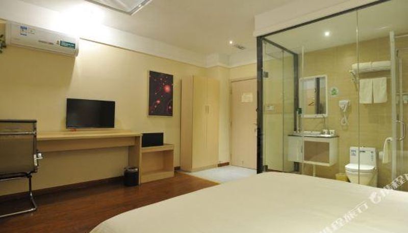 Zimmer - Wuhan Happy Green Hotel (Tieji Road Subway Station Store)