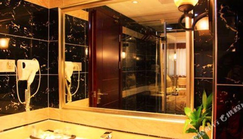 Camera - Wuhan Sabra Hotel (Zhonghua Road Wharf Hubu Lane Branch)