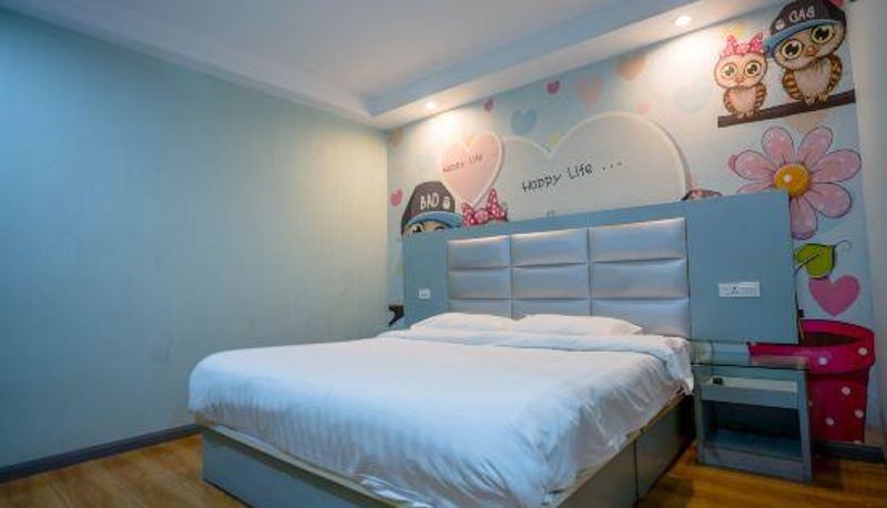 Camera - Yalan Hotel (Jianghan Road Branch of Xunlimen Subway Station)