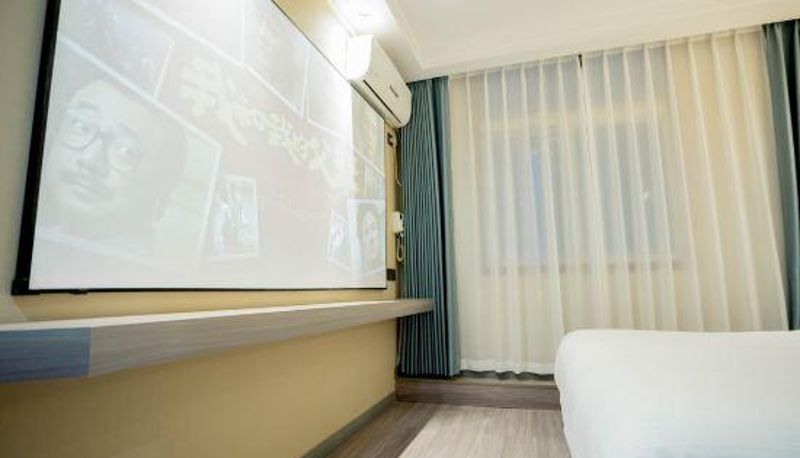 Camera - Yalan Hotel (Jianghan Road Branch of Xunlimen Subway Station)