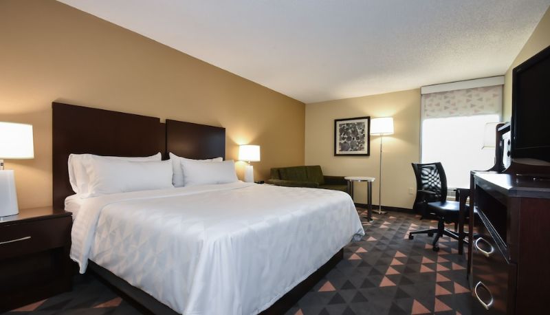 Apartment - Holiday Inn LUMBERTON NORTH - I-95 by IHG