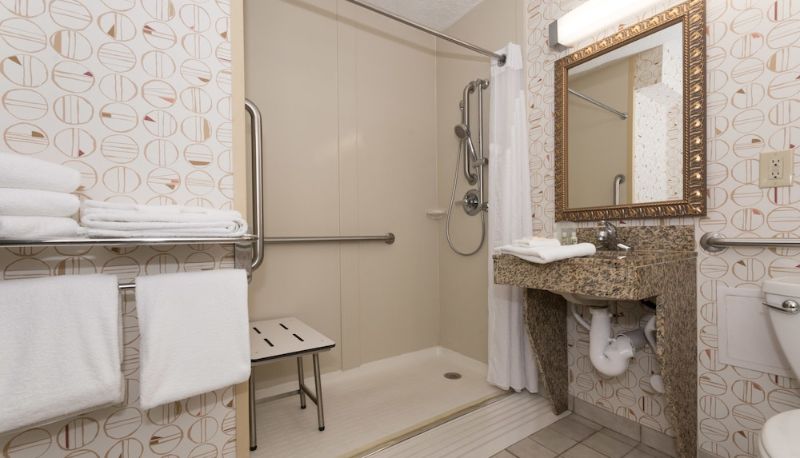Apartment - Holiday Inn LUMBERTON NORTH - I-95 by IHG