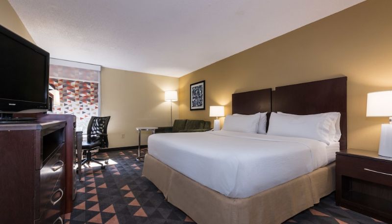 Apartment - Holiday Inn LUMBERTON NORTH - I-95 by IHG