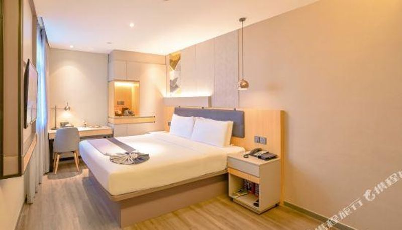 Camera - Home Inn Selected (Wuhan High-speed Railway Station)