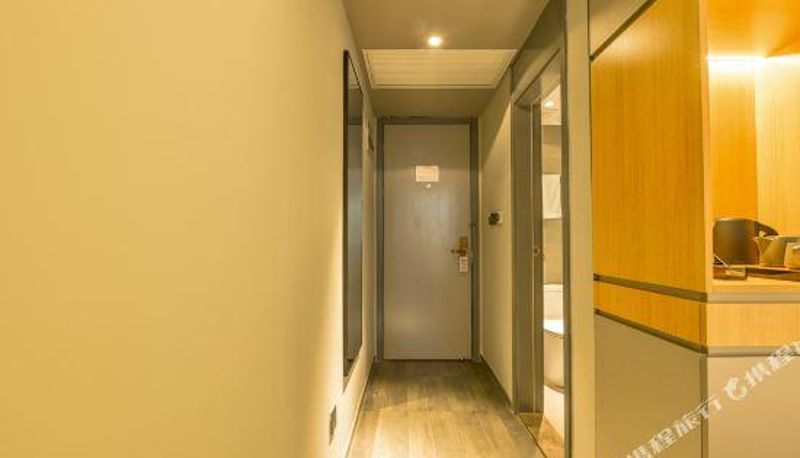 Camera business - Home Inn Selected (Wuhan High-speed Railway Station)