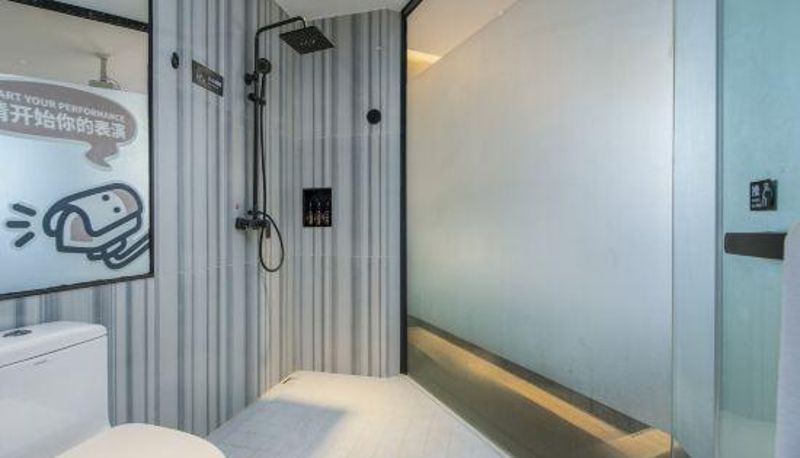 Zimmer - Feng Attitude Hotel (Wuhan Hankou Jiangtan Jiqing Street)