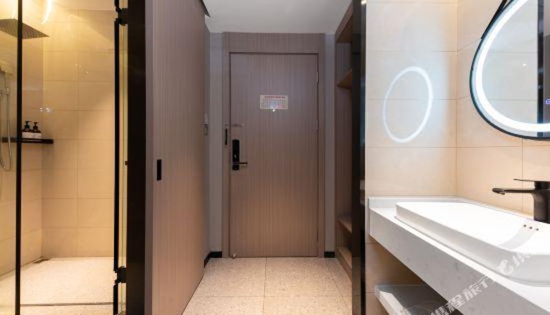 Zimmer - Baiman Cinema Hotel (Wuhan Jianghan Road Pedestrian Street Dazhi Road Subway Station Store)