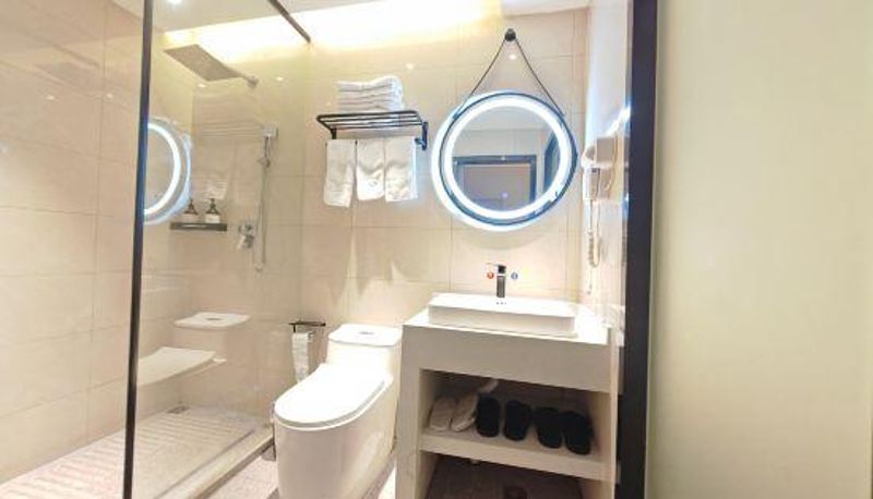 Camera per famiglia - Baiman Cinema Hotel (Wuhan Jianghan Road Pedestrian Street Dazhi Road Subway Station Store)