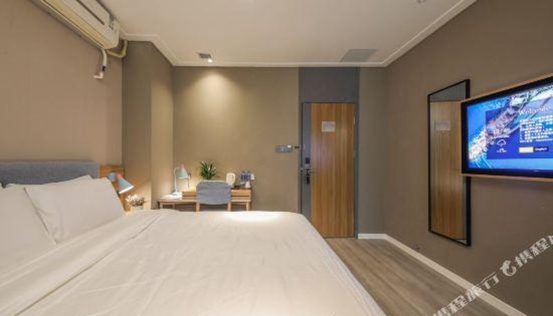 Business room - Home Inn (Wuhan Hanjiang Road Pedestrian Street Xunlimen Metro Station)
