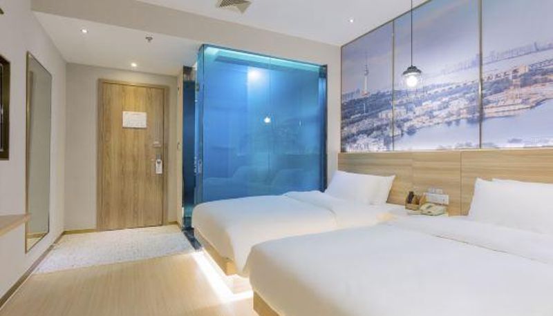Camera business - Wuhan Wuchang Railway Station East Square) Super 8 Hotel (Jing'an Road