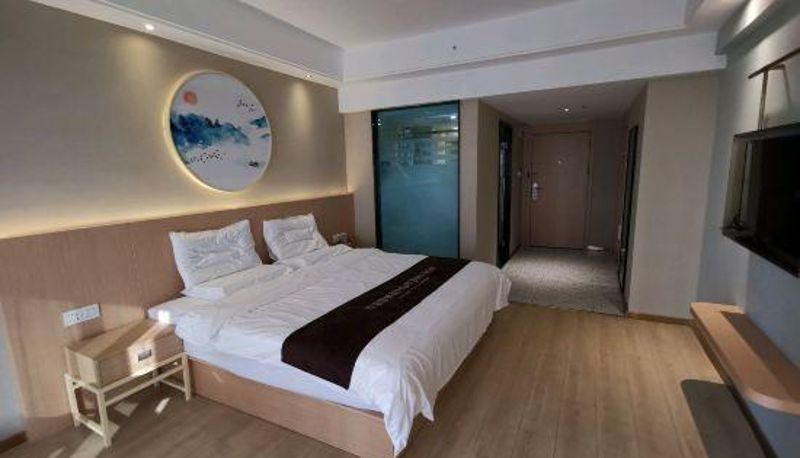 Camera business - Wuhan Wuchang Railway Station East Square) Super 8 Hotel (Jing'an Road