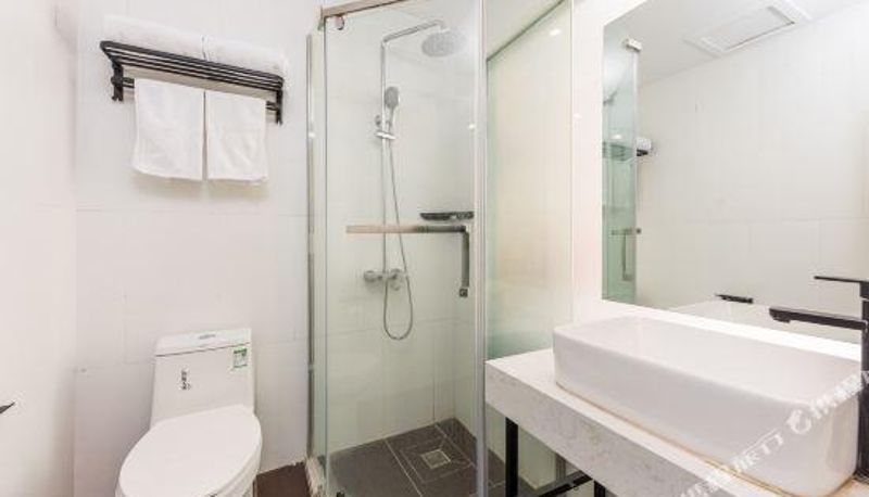 Zimmer - Hello Light Hotel(Wuhan Jianghan Road Xunlimen Subway Station)