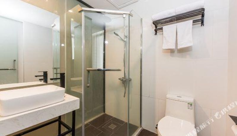 Zimmer - Hello Light Hotel(Wuhan Jianghan Road Xunlimen Subway Station)