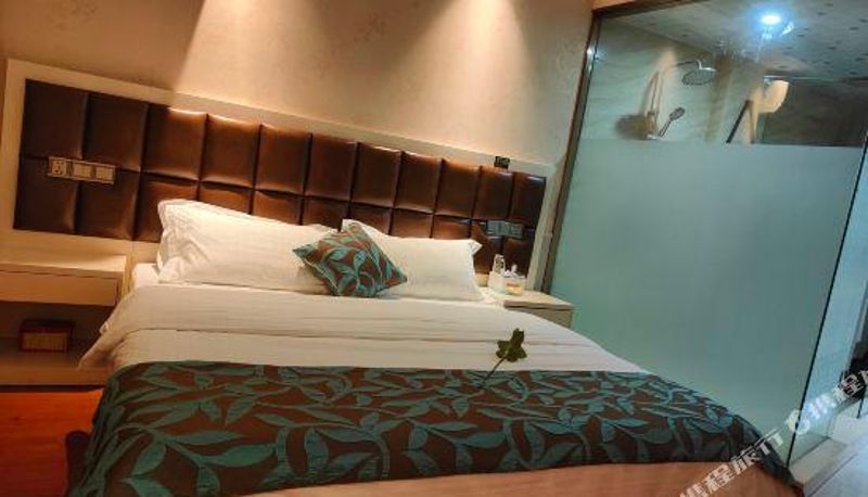 Zimmer - Tiantai Longchao Business Hotel
