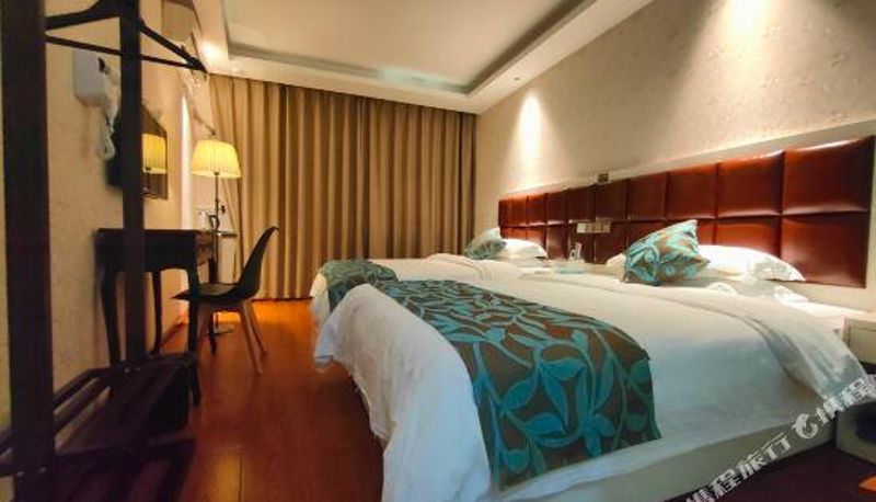 Zimmer - Tiantai Longchao Business Hotel