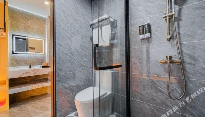 Zimmer - Luman Light House Room