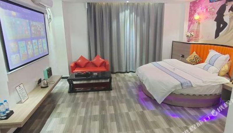 Camera - Left Bank·Light Apartment
