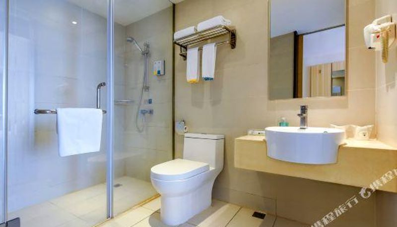 Camera - City Comfort Inn (Shaoguan East Railway Station Yuetong Building)