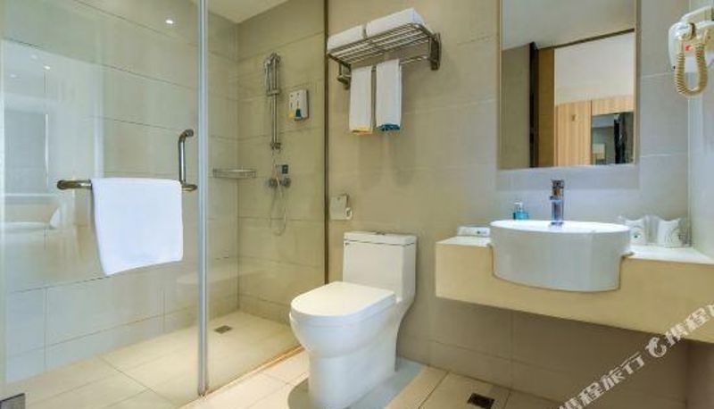 Camera - City Comfort Inn (Shaoguan East Railway Station Yuetong Building)