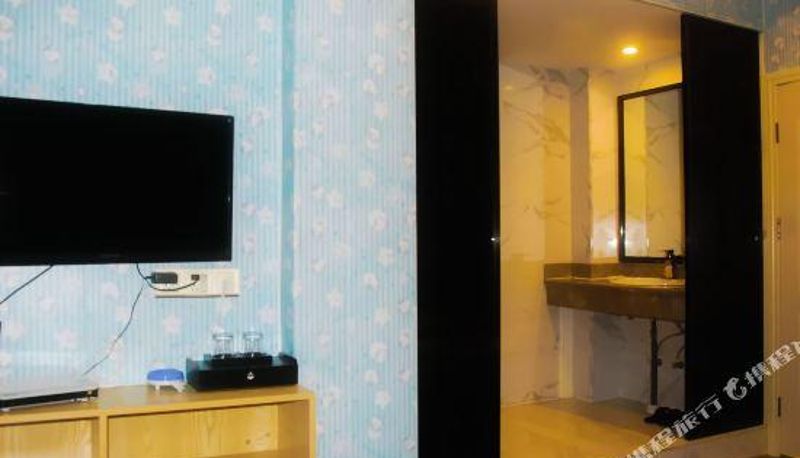 Camera - Platinum Select Hotel