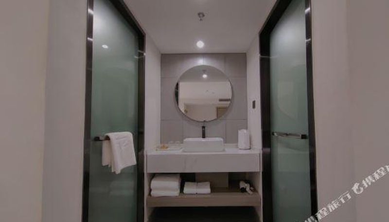 Camera business - Midway Hotel (Cangzhou High-speed Railway Station Branch)