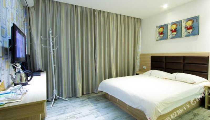 Camera - Constellation Hotel