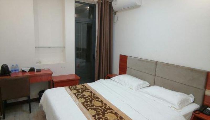 Pokój z balkonem - Yunjin Express Hotel