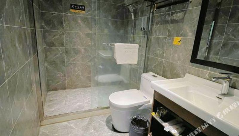 Camera - Shenghai Garden Hotel