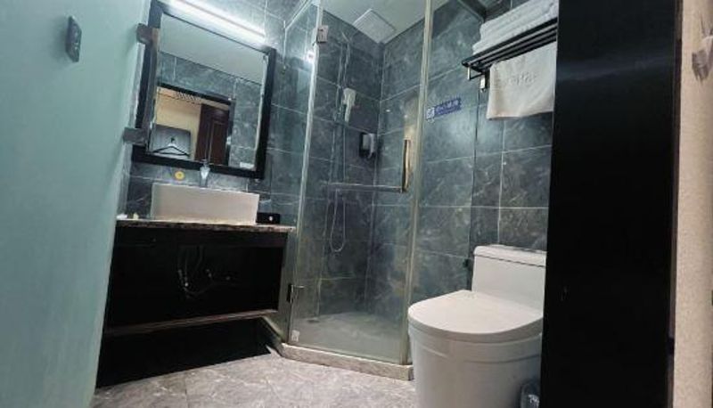 Camera - Shenghai Garden Hotel
