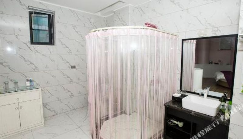 Camera - Lishui Rencheng Art Theme Hotel
