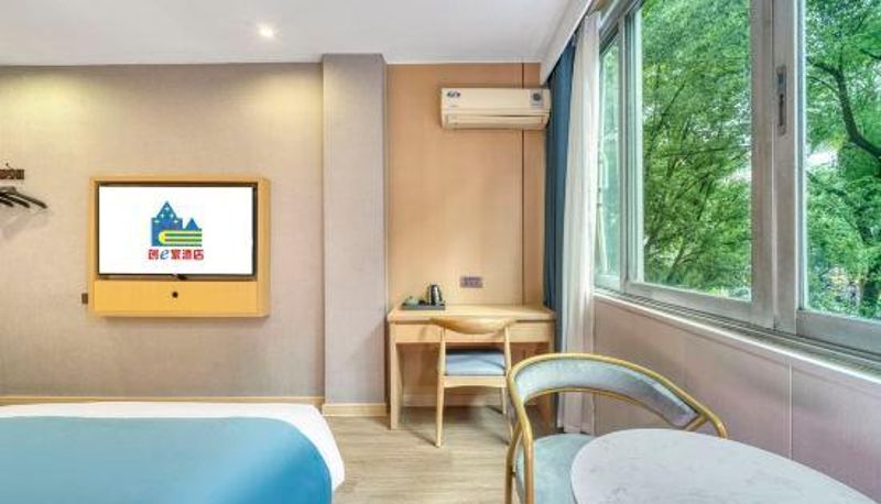 Camera - Chuang E Home Theme Hotel