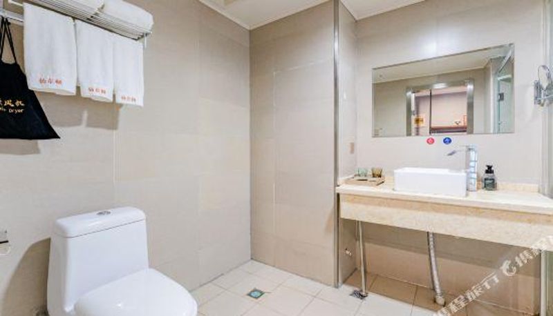 Camera - Luoyang Belton Hotel (Wangcheng Park Metro Station Dennis David World)