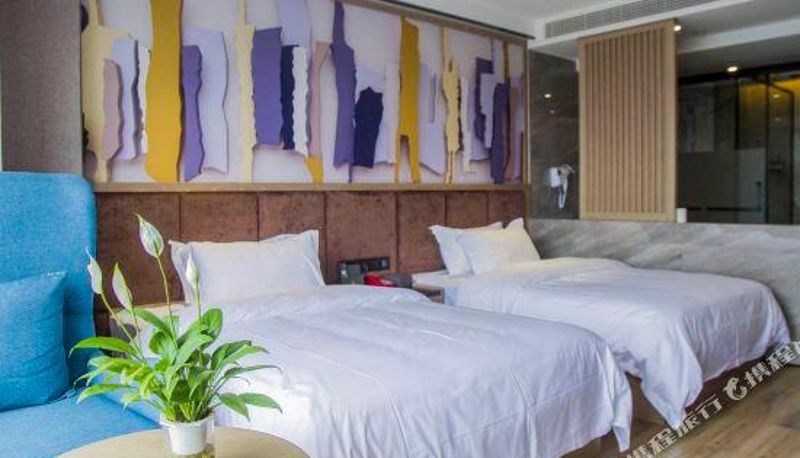 Room - Curvet City Hotel