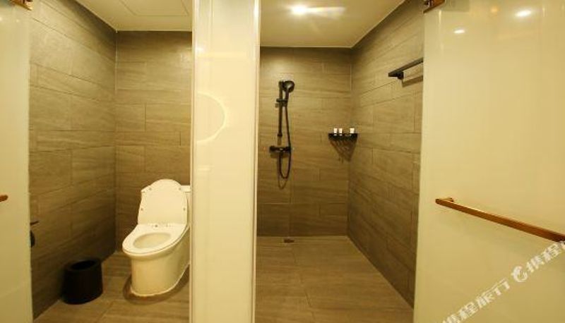 Kamer - Hotel Kuqa Landu