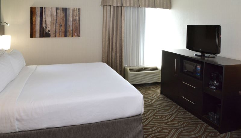 Room - Holiday Inn YOUNGSTOWN-SOUTH (BOARDMAN) by IHG