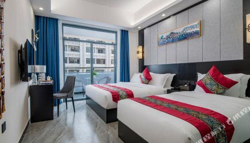 Kamer met balkon - Twin Towers Hotel (Xishuangbanna Xingguang Night Market)