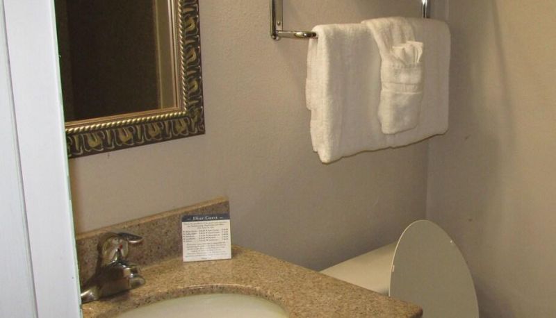 Standard room - Charleston Grand Hotel