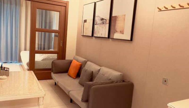 Pokój z balkonem - Qiansu Light Luxury Apartment (Daxiwan West District Country Garden Feicuishan)