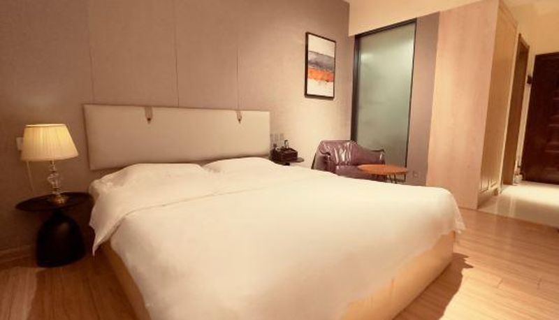 Pokój z balkonem - Qiansu Light Luxury Apartment (Daxiwan West District Country Garden Feicuishan)