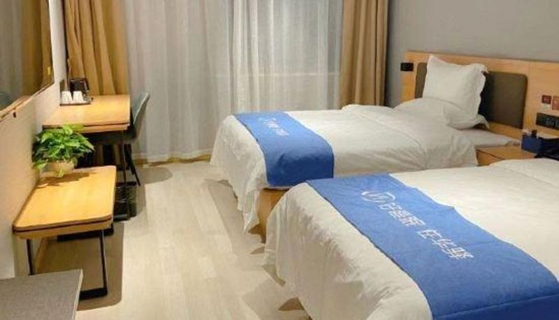 Vista interior - Home Inn Huayi Selected Hotel (Hamizhou Bayi Road Branch)