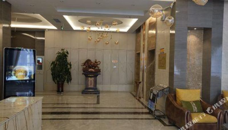 Camera business - Vienna Shangpin Hotel (Hami Huanghou Tianjie)