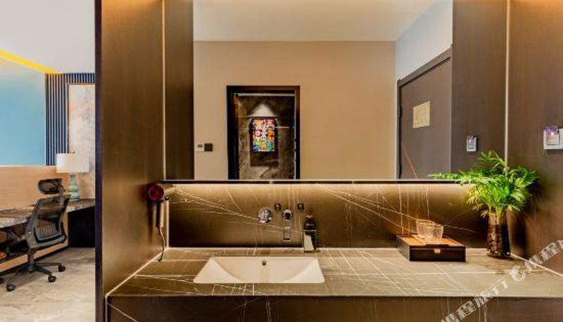 Camera business - Westworld Hotel (Huainan Yueng West Road Branch)
