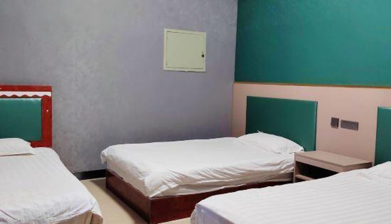 Zimmer - Dongcheng Hotel (Hami North Exit Shop)
