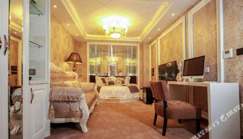 Camera - Hongtai Jiaju Hotel
