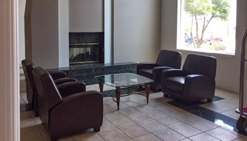 Sala - Studio 6 Burleson