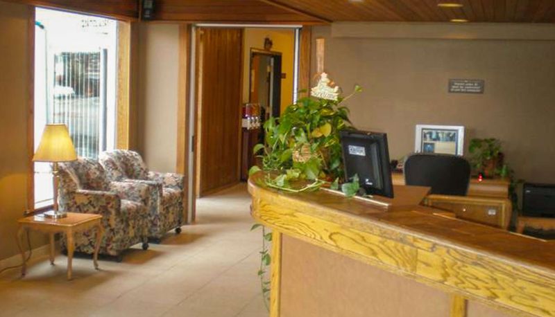 Hall - The La Grande Inn