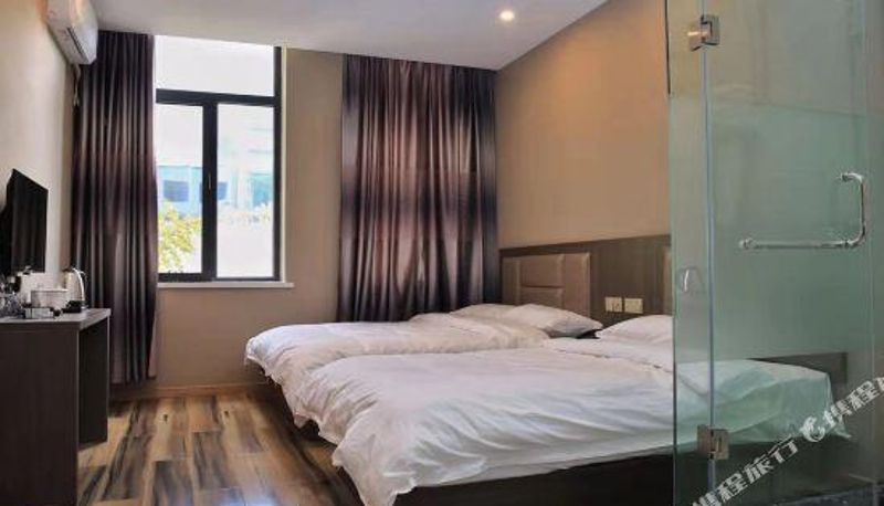 Camera - Qinglv Business Hotel