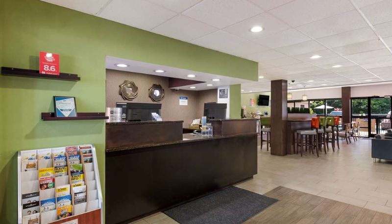 Hall - Best Western Albemarle Inn